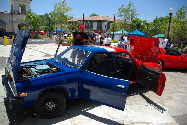 Steve gets the catdog car in place